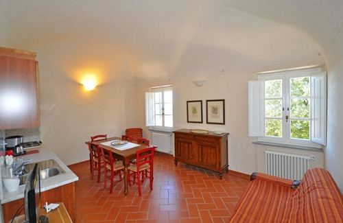 Volterra Apartment | Lovely apartment with WIFI, pool, TV, pets allowed and panoramic view, close to San Gimignano