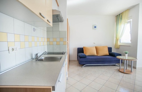 Seget Donji Apartment | Lovely apt for 4, balcony, sea view, beach at 50m