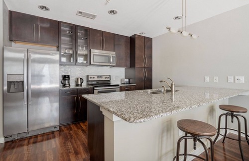 Barton Heights Apartment | Lovely Barton Springs 1BR w/Gym, Pool & W/D, nr downtown, by Blueground