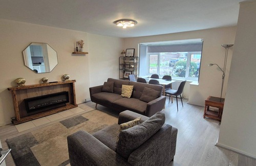 Borehamwood Apartment | Lovely & Beautiful 2 Bed-Apartment in Borehamwood