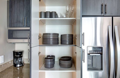 Northwest Bellevue Apartment | Lovely Bellevue 2BR w/Gym, W/D & Roof Deck, near Downtown, by Blueground
