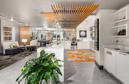Northwest Bellevue Apartment | Lovely Bellevue 2BR w/Gym, W/D & Roof Deck, near Downtown, by Blueground