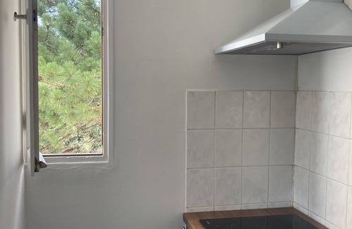 Sud Apartment | Lovely, bright studio with parking and balcony in a secure residence