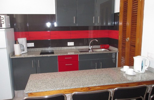 Puerto Rico House | Lovely bungalow with big terrace, in downtown Puerto Rico, 5 minutes from beach
