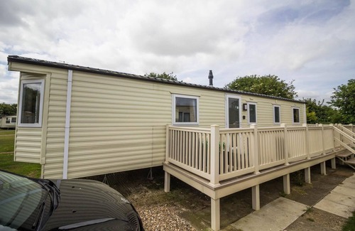 Mappleton House | Lovely caravan for hire with decking at Skipsea Sands Holiday Park ref 41161WF