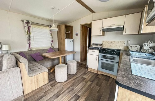 Great Yarmouth House | Lovely caravan for hire nearby Scratby beach in Norfolk ref 50045L