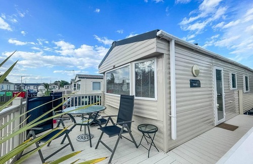 Great Yarmouth House | Lovely caravan for hire nearby Scratby beach in Norfolk ref 50045L