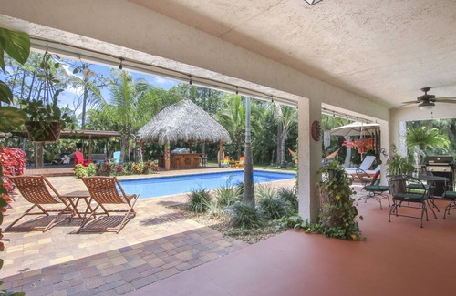 Hunt Club House | Lovely Casa Tropicana Lox - Private Guesthouse and Pool, Dog Friendly!