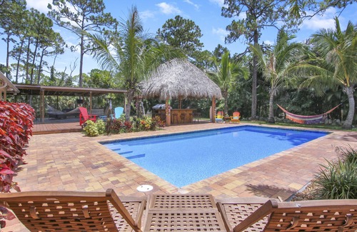 Hunt Club House | Lovely Casa Tropicana Lox - Private Guesthouse and Pool, Dog Friendly!