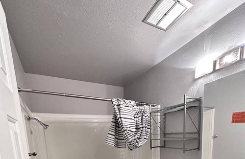 Mapleton Hill Condo | Lovely Condo 2 blocks from Peart St Mall