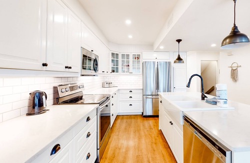 The Blue Mountains Condo | Lovely condo overlooking golf course w/seasonal pool & near Monterra Golf Course