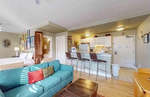 Gulf Place Apartment | Lovely condo on the Gulf of Mexico w/private balcony, shared pool & tennis