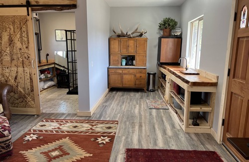 Montrose Cottage | Lovely cottage on horse farm with petting zoo and trails