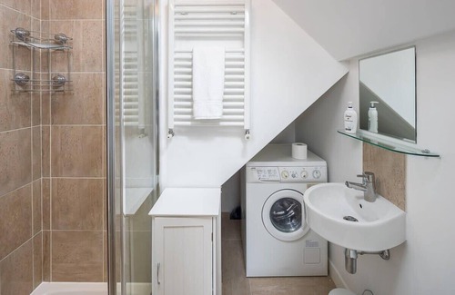 Shepherd's Bush Apartment | Lovely Designer 1 Bedroom Shepherd's Bush 7 min to tube
