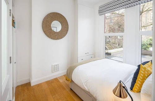Shepherd's Bush Apartment | Lovely Designer 1 Bedroom Shepherd's Bush 7 min to tube