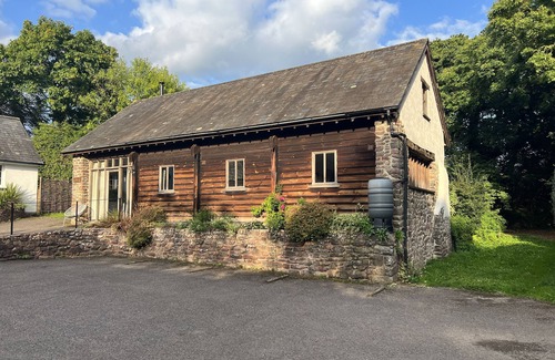 Crediton House | Lovely Devon barn, near Exeter, set in 15 acres of countryside