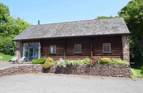 Crediton House | Lovely Devon barn, near Exeter, set in 15 acres of countryside