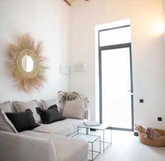 La Roqueta Apartment | Lovely Exclusivity in Valencia Center