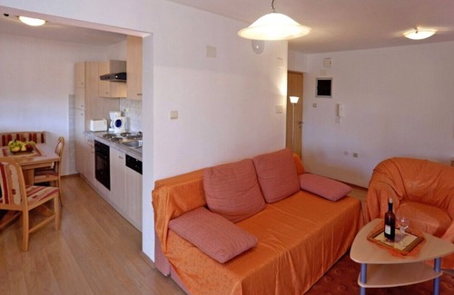Vinkuran Apartment | Lovely Flat with swimming pool near beach