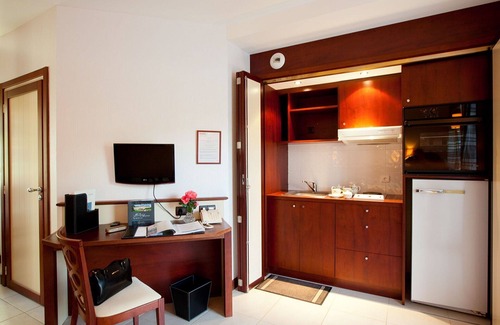 Saint-Jouan-des-Guerets Apartment | Lovely apartment for 2 guests with pool, WIFI and TV