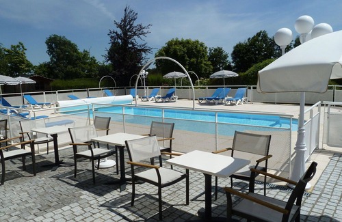 Saint-Jouan-des-Guerets Apartment | Lovely apartment for 2 guests with pool, WIFI and TV