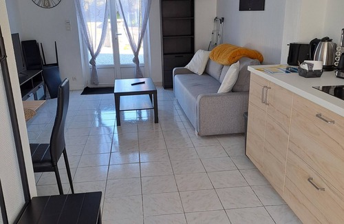 Fouesnant Apartment | LOVELY, FULLY-EQUIPPED STUDIO WITH TERRACE 5 MINUTES' DRIVE FROM THE BEACH