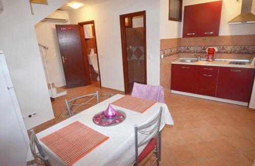 Krmed House | Lovely Holiday Home in Rovinj with Private Terrace