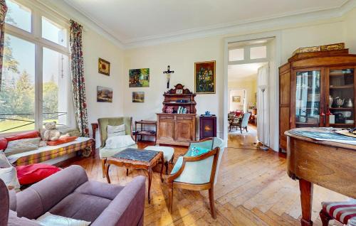 La Chapelle-sur-Dun House | Lovely Home In La Chapelle Sur Dun