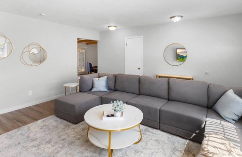 Raynolds Addition House | Lovely Home in Albuquerque's Northeast Heights
