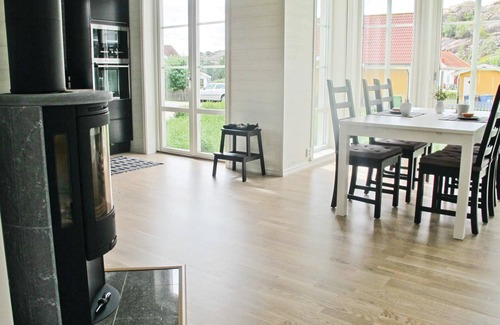 Hamburgsund House | Lovely home in Hamburgsund with WiFi