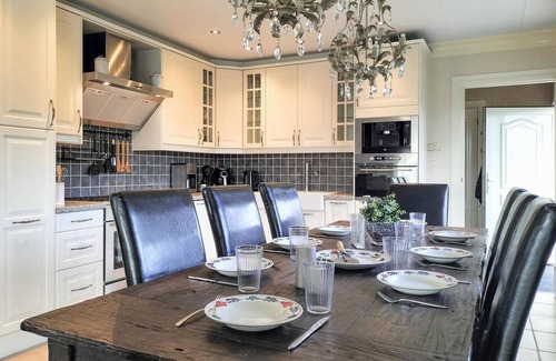 Heinkenszand House | Lovely home in Heinkenszand with WiFi