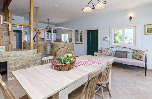 Jesenice House | Lovely home in Jesenice with sauna