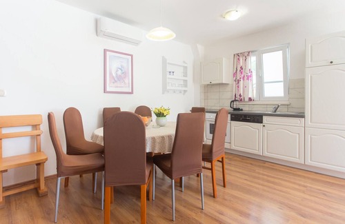 Svinisce House | Lovely home in Kucice