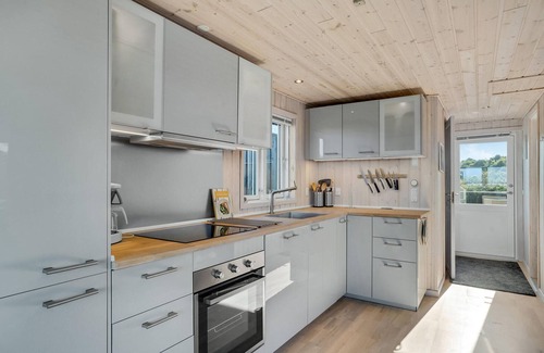 Logstor House | Lovely home in Løgstør with kitchen