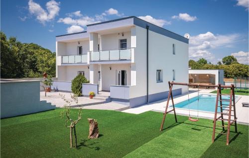 Loborika House | Lovely Home In Loborika With Wifi