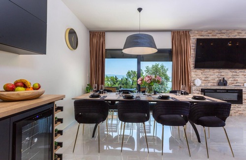 Opric House | Lovely home in Opric with WiFi