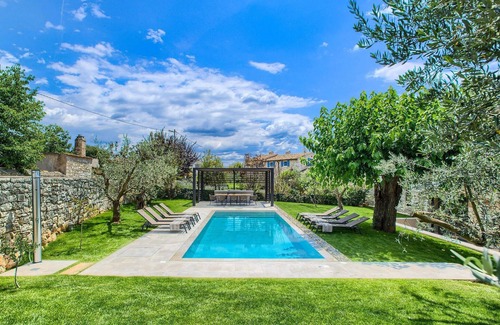 Kirmenjak House | Lovely home in Porec with sauna