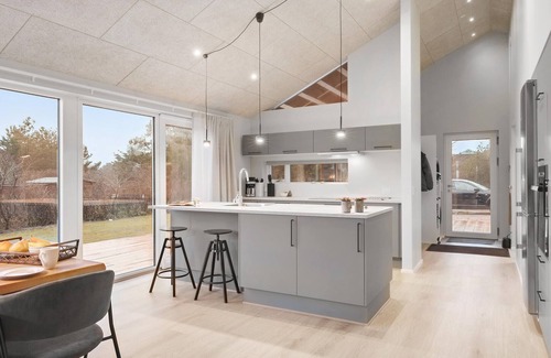 Sondervig House | Lovely home in Ringkøbing with kitchen