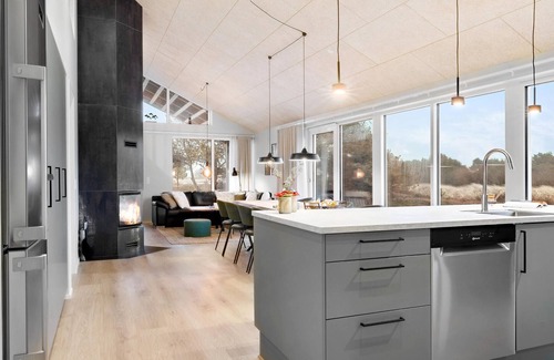 Sondervig House | Lovely home in Ringkøbing with kitchen