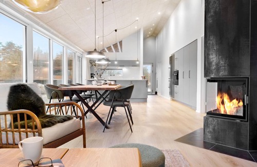 Sondervig House | Lovely home in Ringkøbing with kitchen