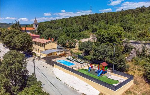 Susnjevica House | Lovely Home In Susnjevica With Kitchen