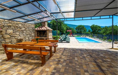 Susnjevica House | Lovely Home In Susnjevica With Kitchen