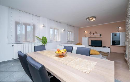 Susnjevica House | Lovely Home In Susnjevica With Kitchen