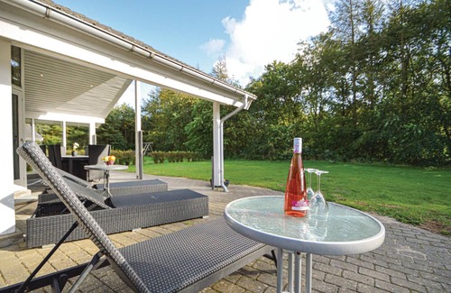 Arrild Ferieby House | Lovely home in Toftlund with WiFi