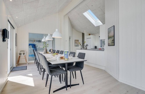 Bøtø By House | Lovely home in Væggerløse with sauna