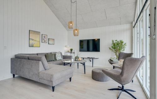 Bøtø By House | Lovely Home In Væggerløse With Sauna