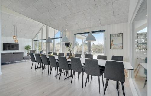 Bøtø By House | Lovely Home In Væggerløse With Sauna