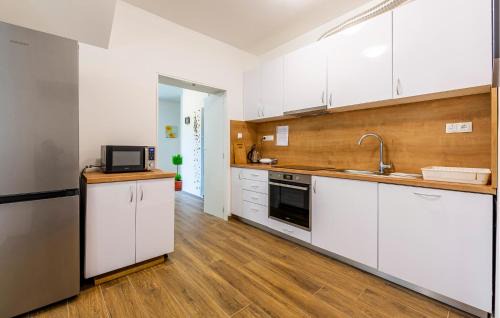 Zlobin House | Lovely Home In Zlobin With Sauna