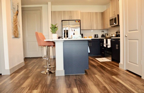 Dallas-Fort Worth Metroplex DFW Apartment | Lovely Homes +Balcony View +Pool+ GYM & Free Parking