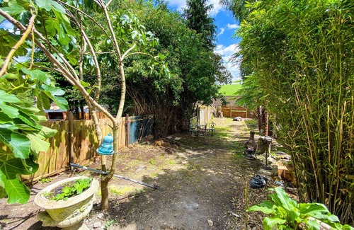 Luton House | Lovely House with Garden in Luton